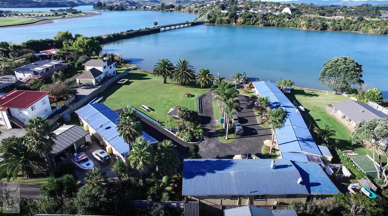 Raglan Palm Beach Motel מראה חיצוני תמונה
