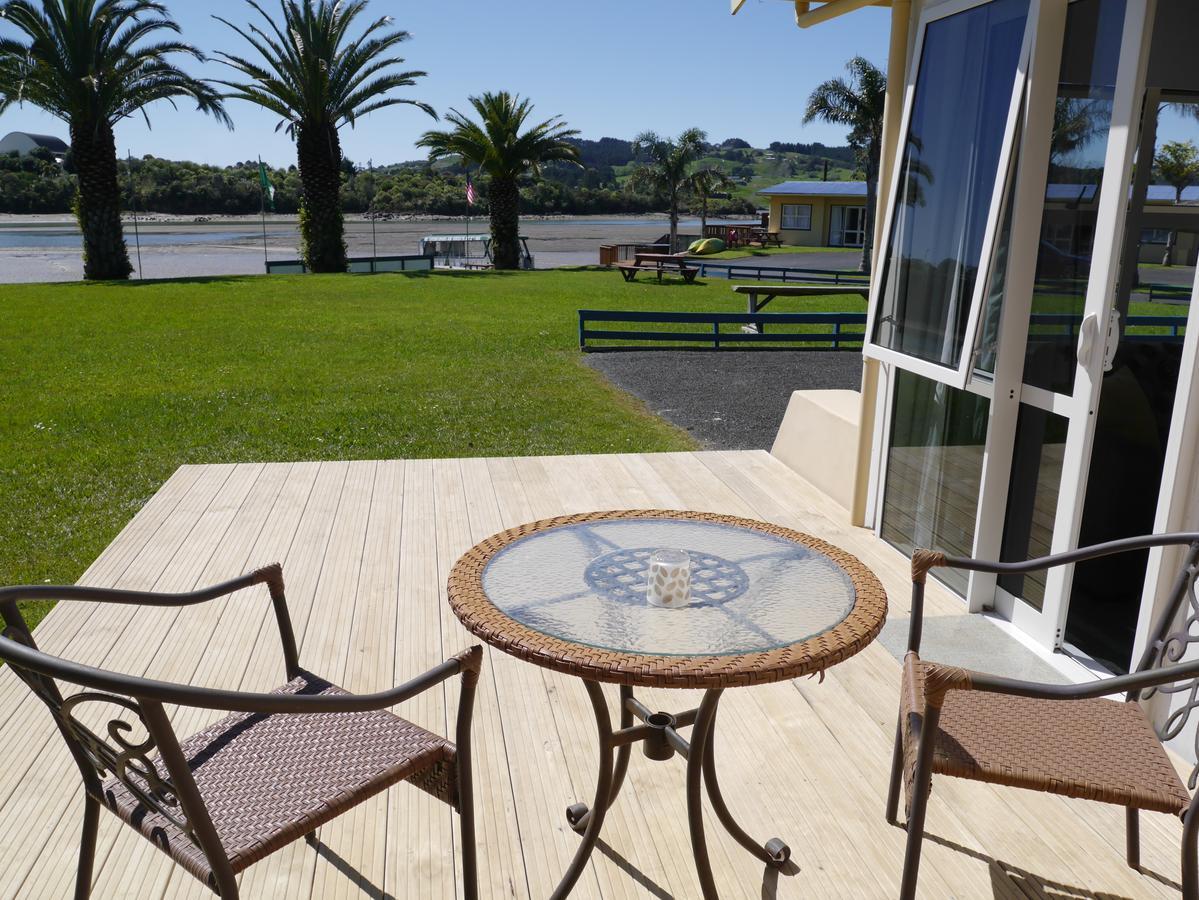 Raglan Palm Beach Motel מראה חיצוני תמונה