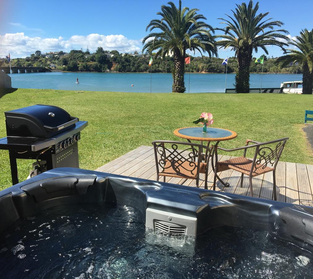 Raglan Palm Beach Motel מראה חיצוני תמונה