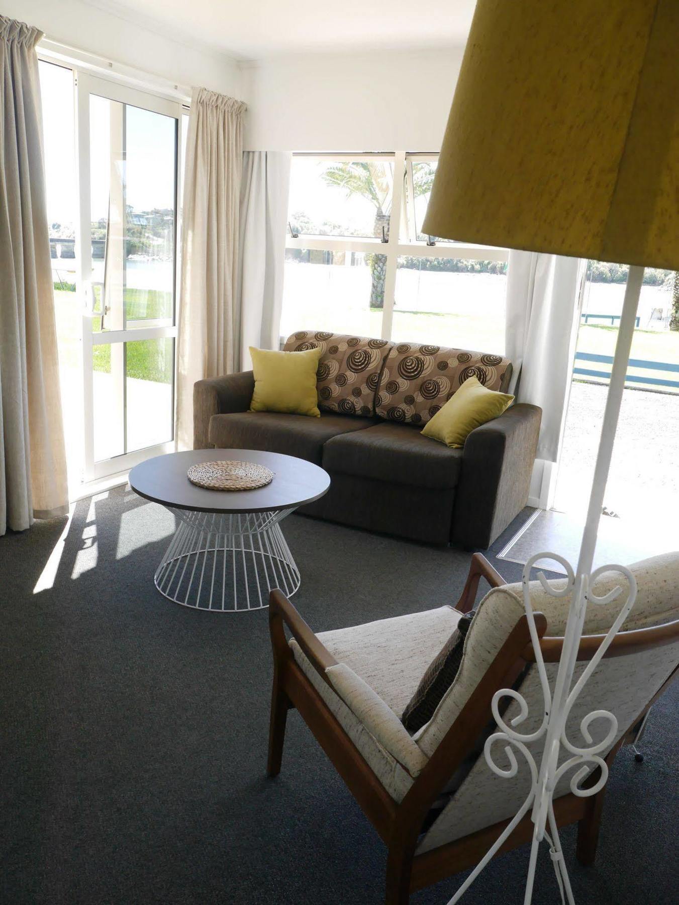 Raglan Palm Beach Motel מראה חיצוני תמונה