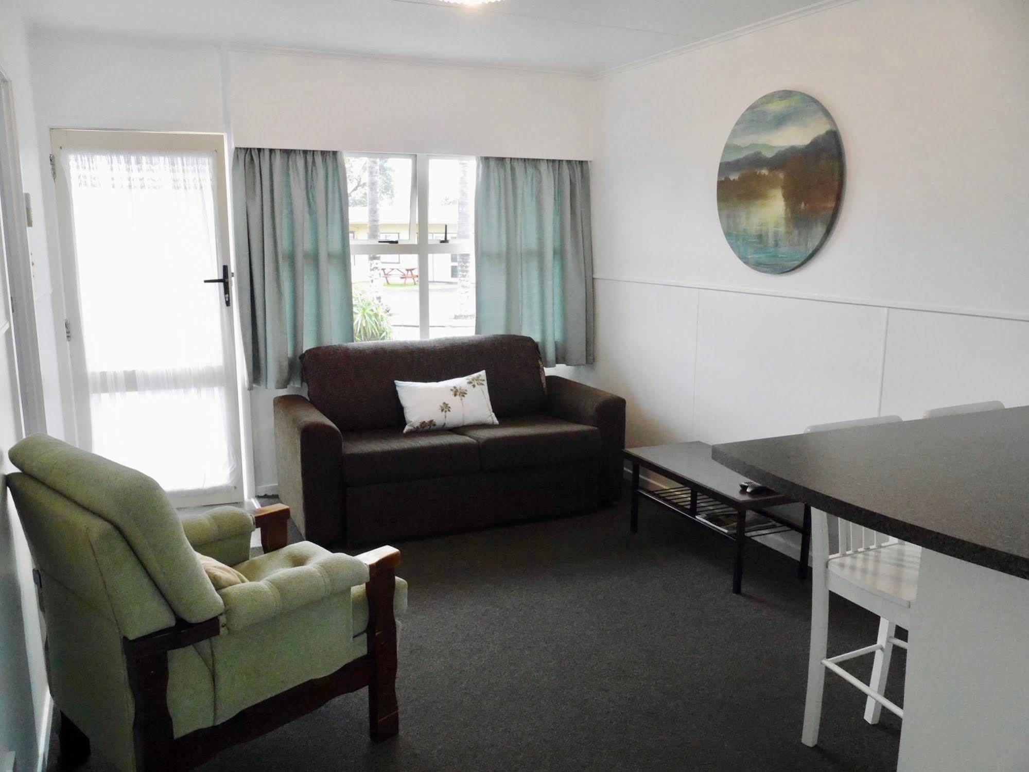 Raglan Palm Beach Motel מראה חיצוני תמונה