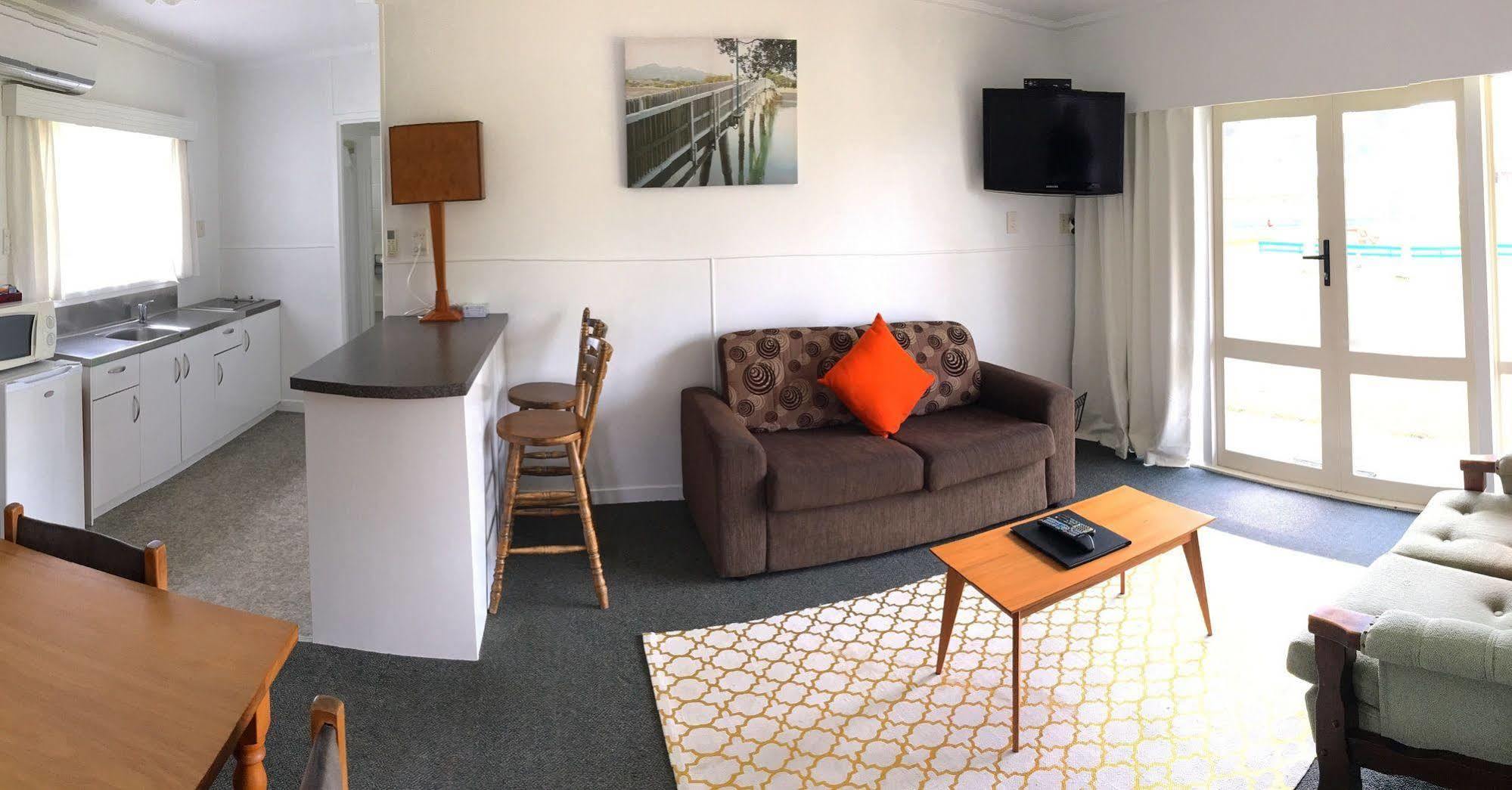 Raglan Palm Beach Motel מראה חיצוני תמונה