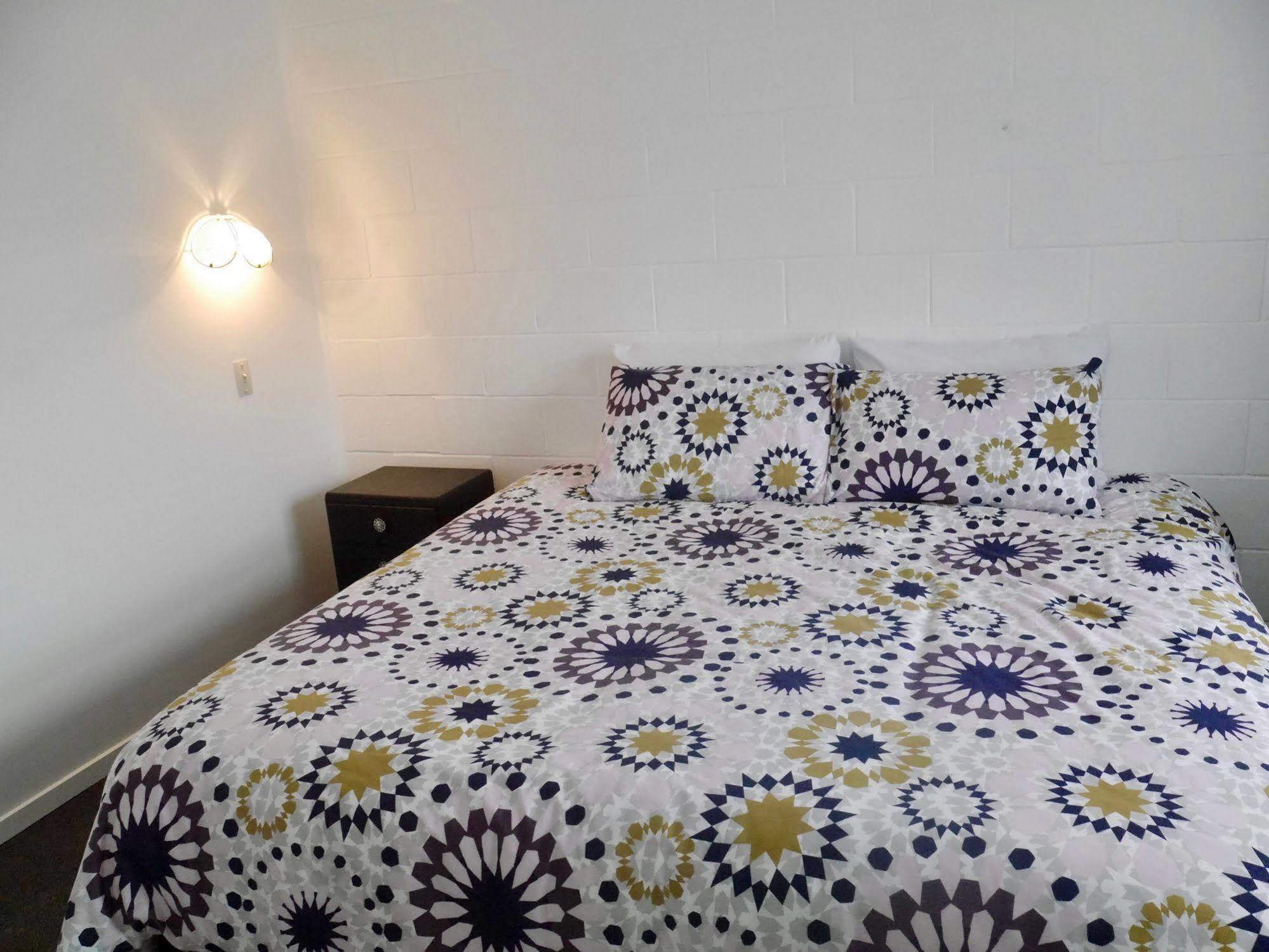 Raglan Palm Beach Motel מראה חיצוני תמונה
