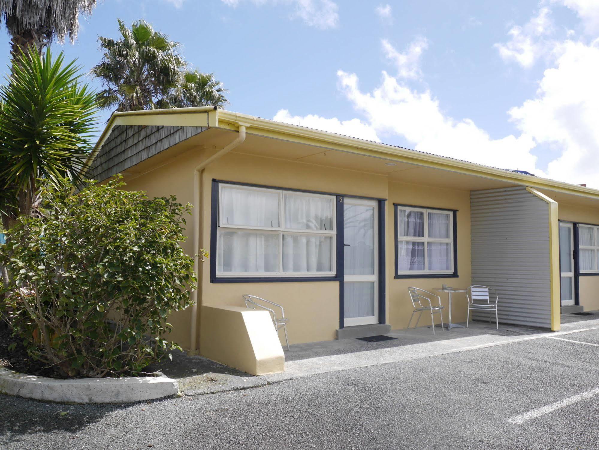 Raglan Palm Beach Motel מראה חיצוני תמונה