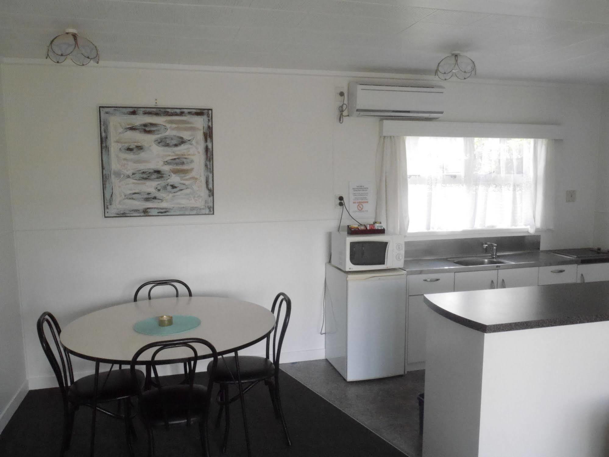 Raglan Palm Beach Motel מראה חיצוני תמונה