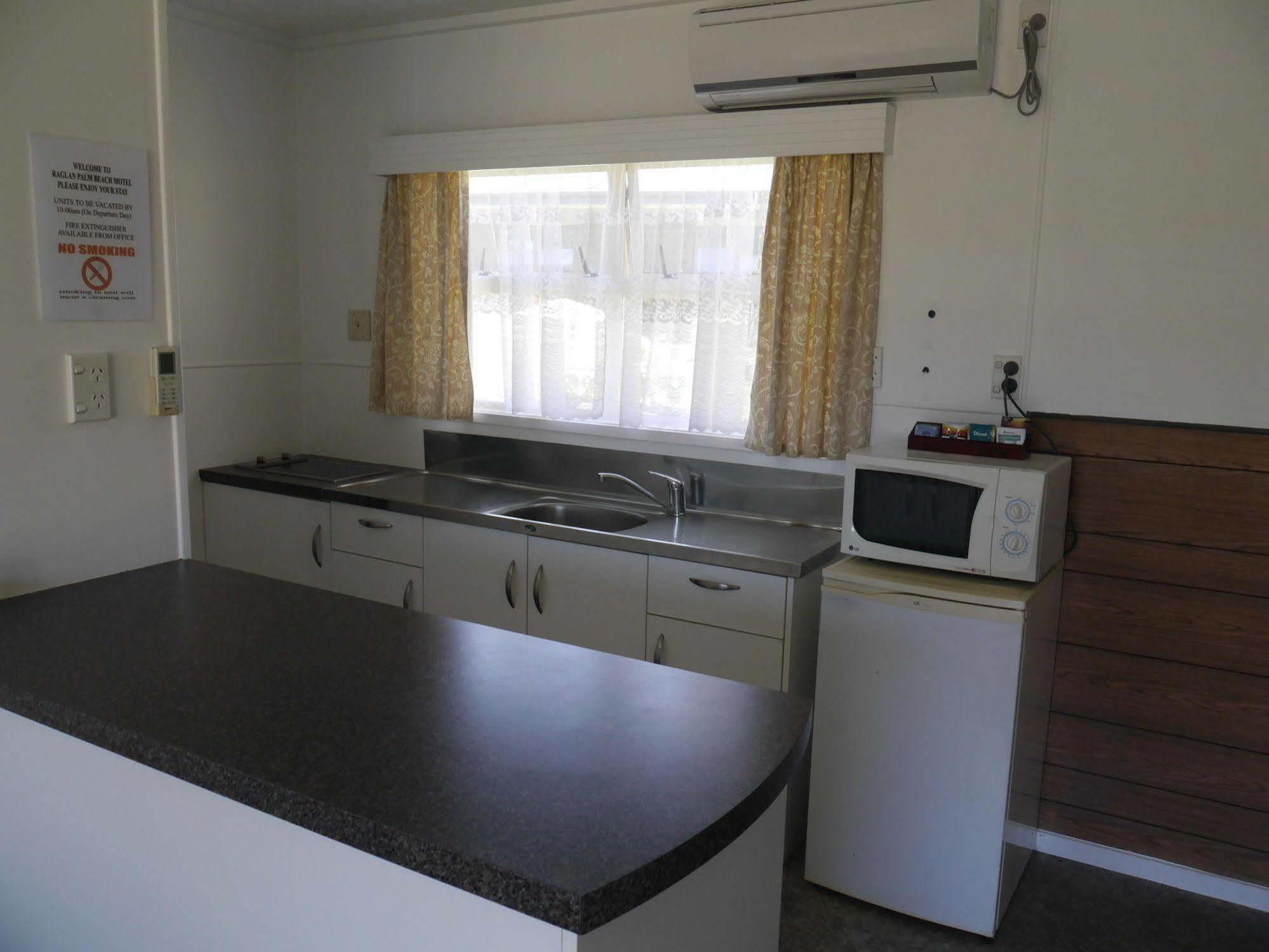 Raglan Palm Beach Motel מראה חיצוני תמונה