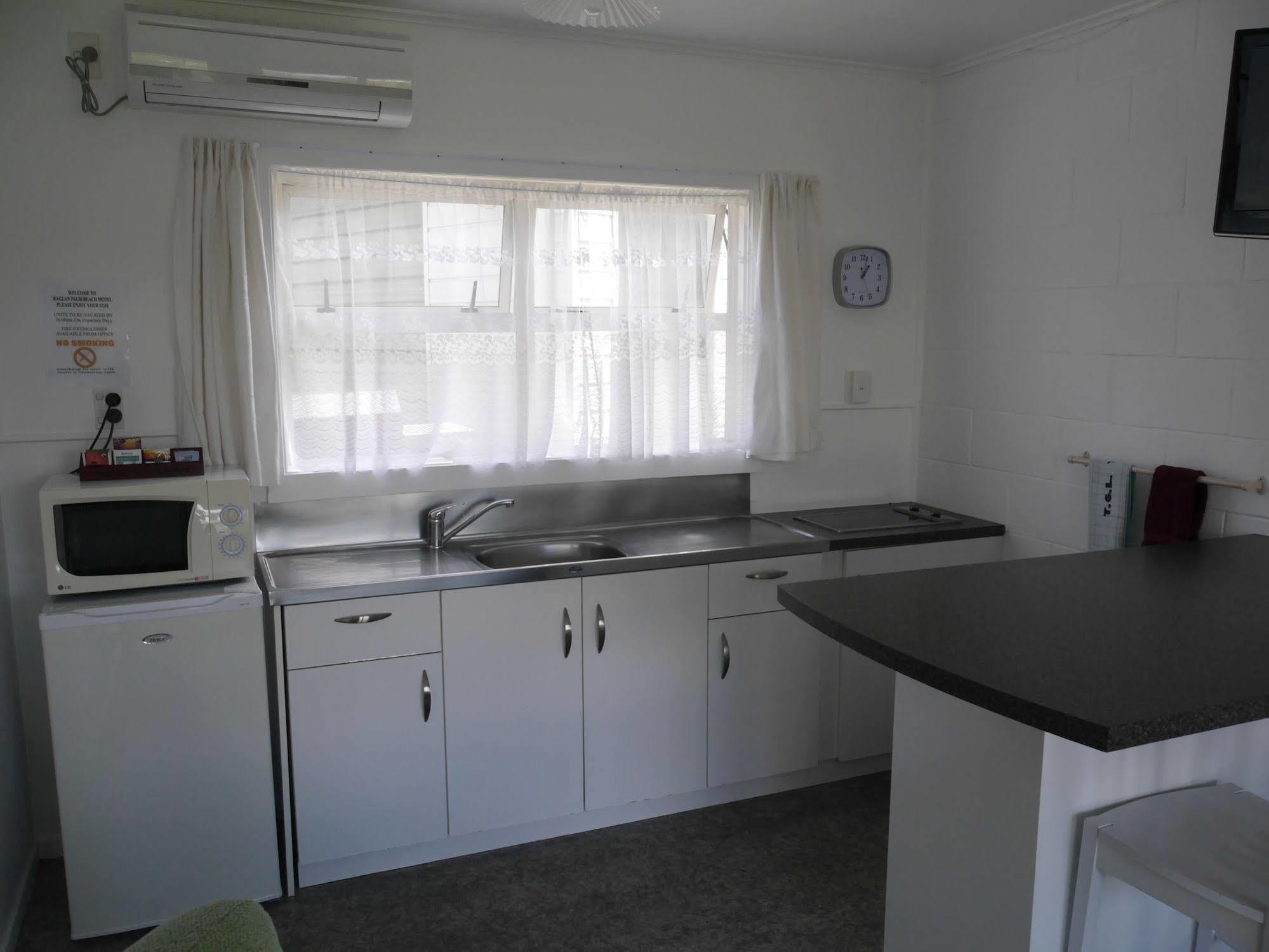 Raglan Palm Beach Motel מראה חיצוני תמונה